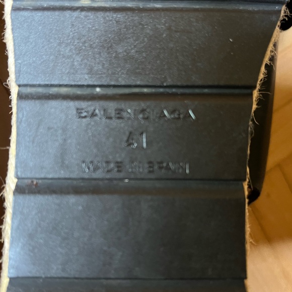 Balenciaga Flat Leather Raffia Platform Sandals - Picture 5 of 11